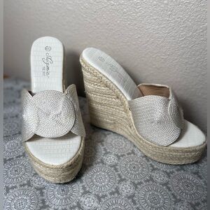 Shuzumiao~Neutral~High Platform~Espadrille~Wedge~
Sandal~Circle Detail~Size 8.5